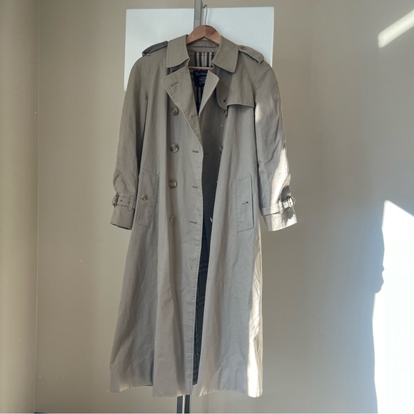 BURBERRY VINTAGE CLASSIC NOVA CHECK LINED TRENCH COAT - Picture 4 of 16
